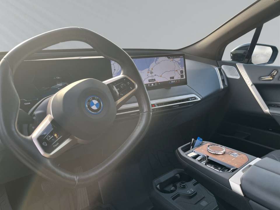 BMW iX - Imagem 5