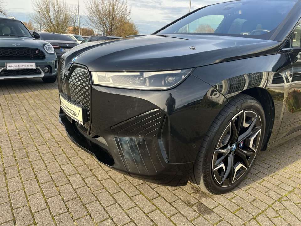 BMW iX - Imagem 6