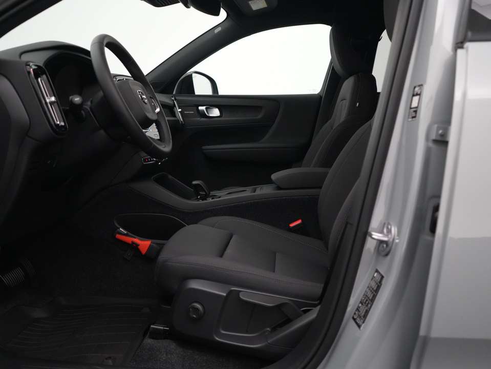 Volvo EX40 - Imagem 8