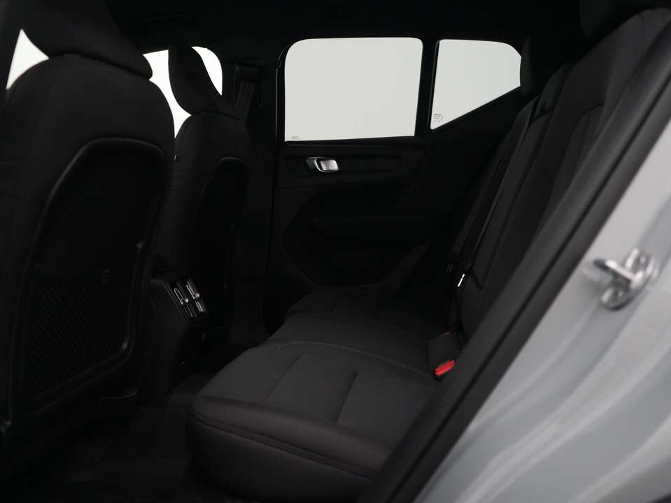 Volvo EX40 - Imagem 9