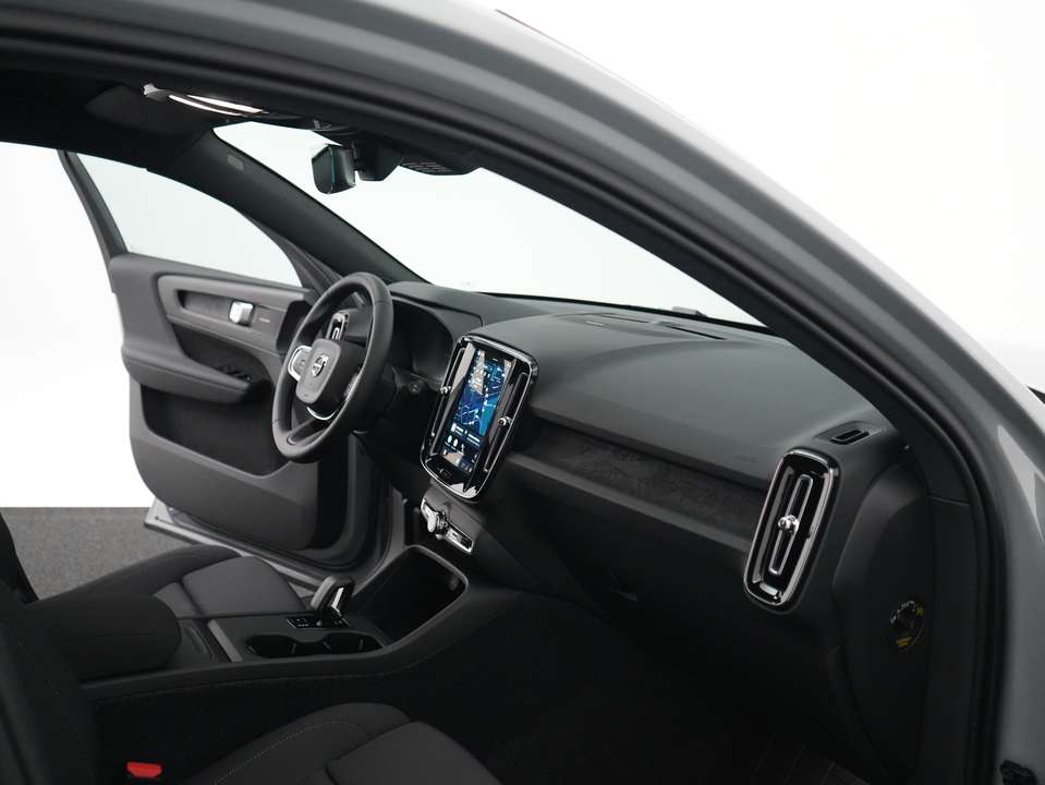 Volvo EX40 - Imagem 11