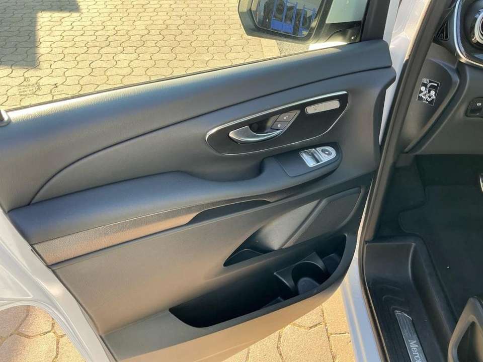 Mercedes-Benz V 250 - Imagem 9