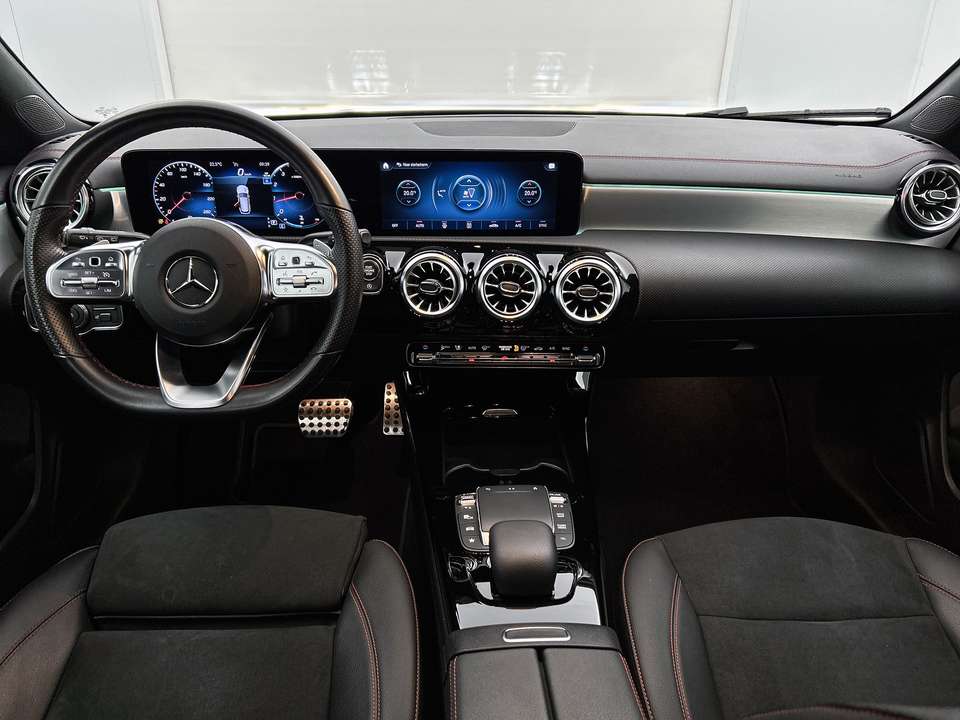 Mercedes-Benz CLA 180 - Imagem 4