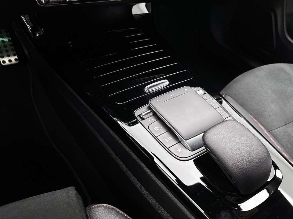Mercedes-Benz CLA 180 - Imagem 11