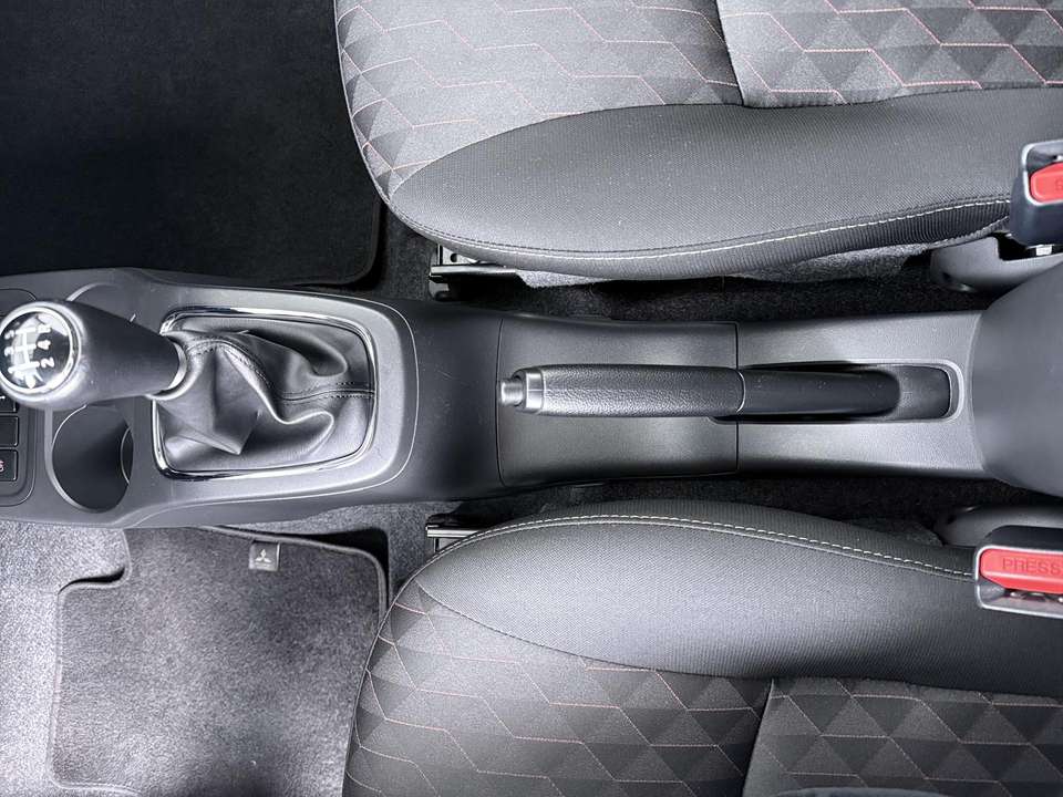 Mitsubishi Space Star - Imagem 12