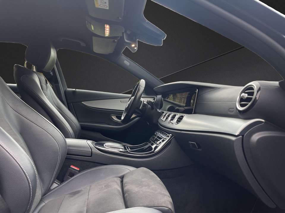Mercedes-Benz E 300 - Imagem 13
