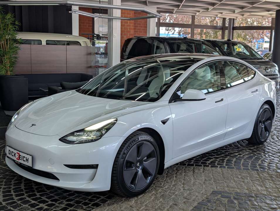 Tesla Model 3 - Imagem 4