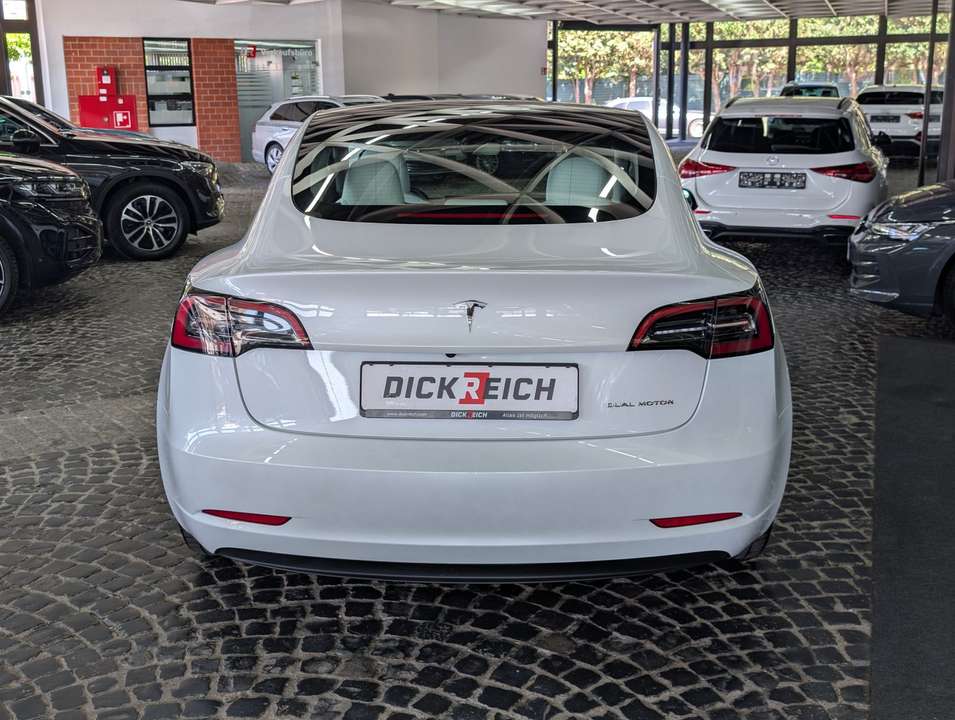 Tesla Model 3 - Imagem 7