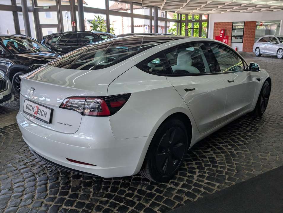 Tesla Model 3 - Imagem 8