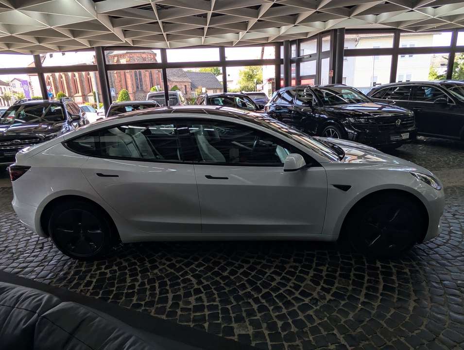 Tesla Model 3 - Imagem 9