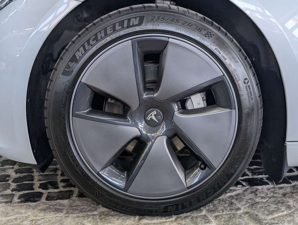 Tesla Model 3 - Imagem 10