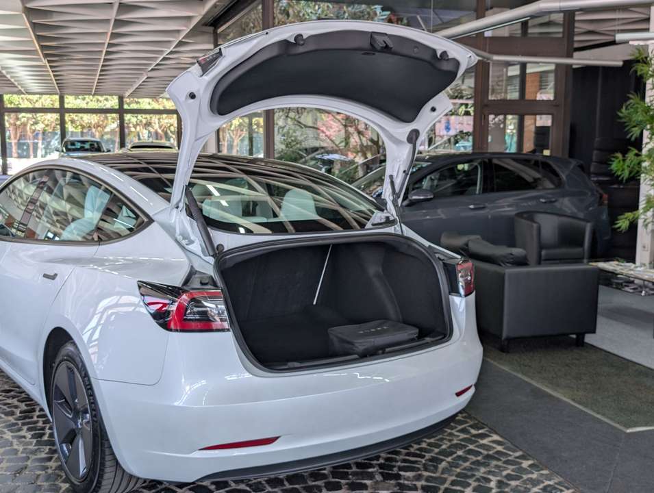 Tesla Model 3 - Imagem 14