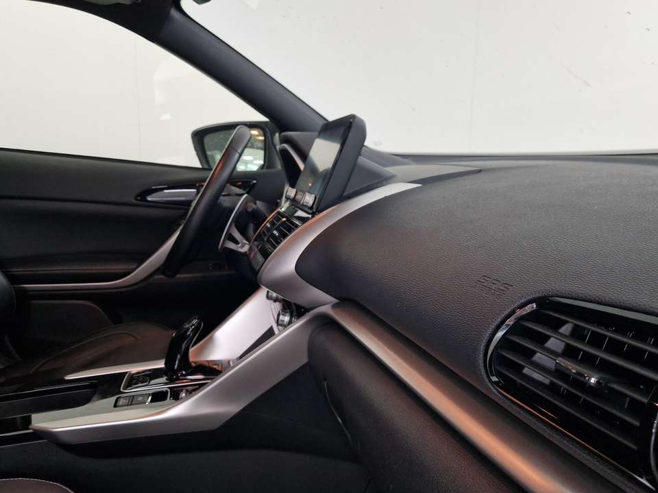 Mitsubishi Eclipse Cross - Imagem 17