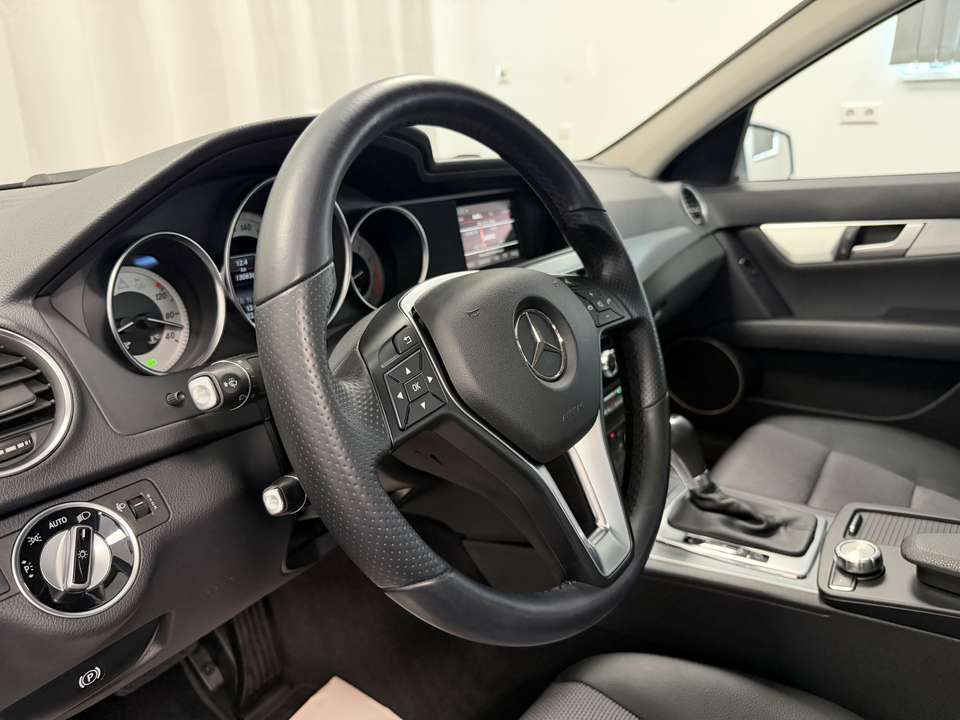 Mercedes-Benz C 180 - Imagem 10