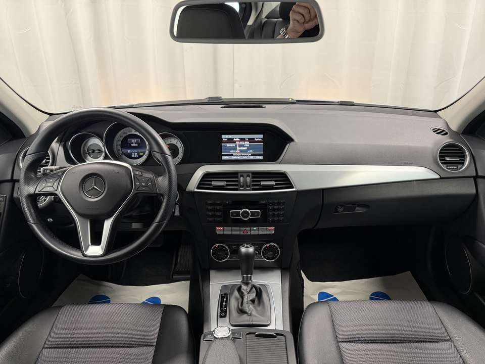 Mercedes-Benz C 180 - Imagem 12