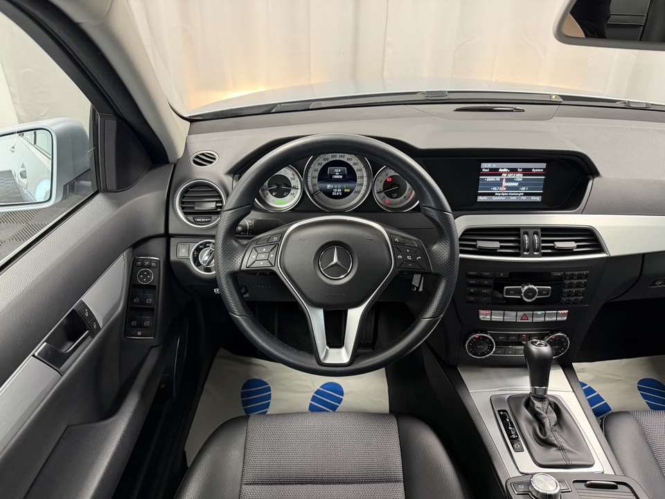 Mercedes-Benz C 180 - Imagem 13