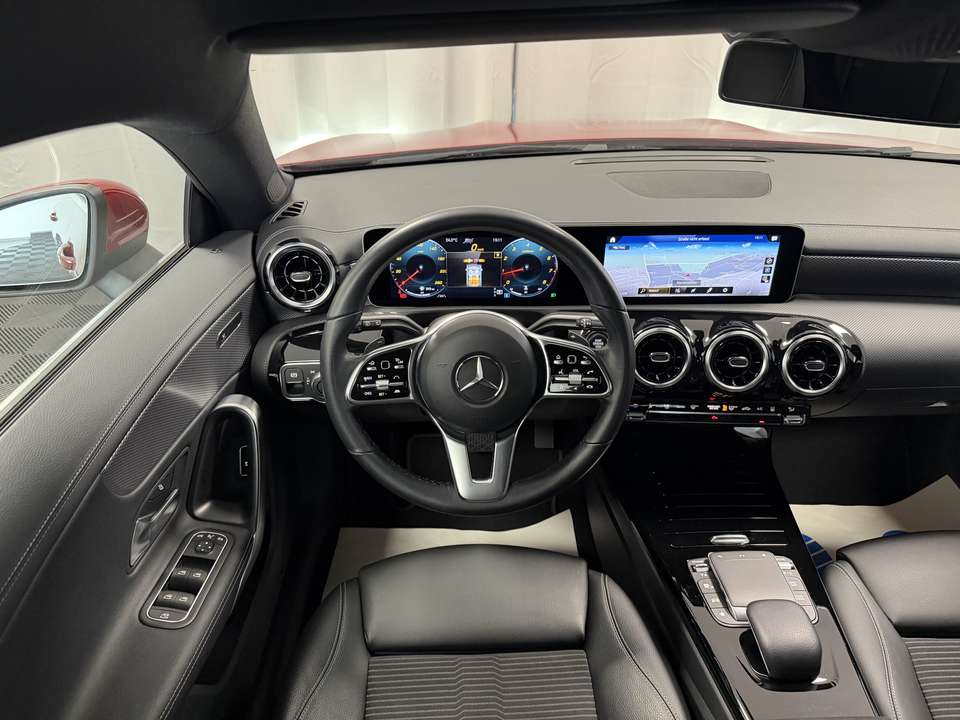 Mercedes-Benz CLA 180 - Imagem 12