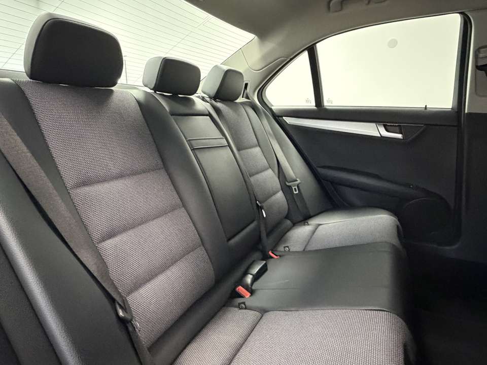 Mercedes-Benz C 180 - Imagem 15