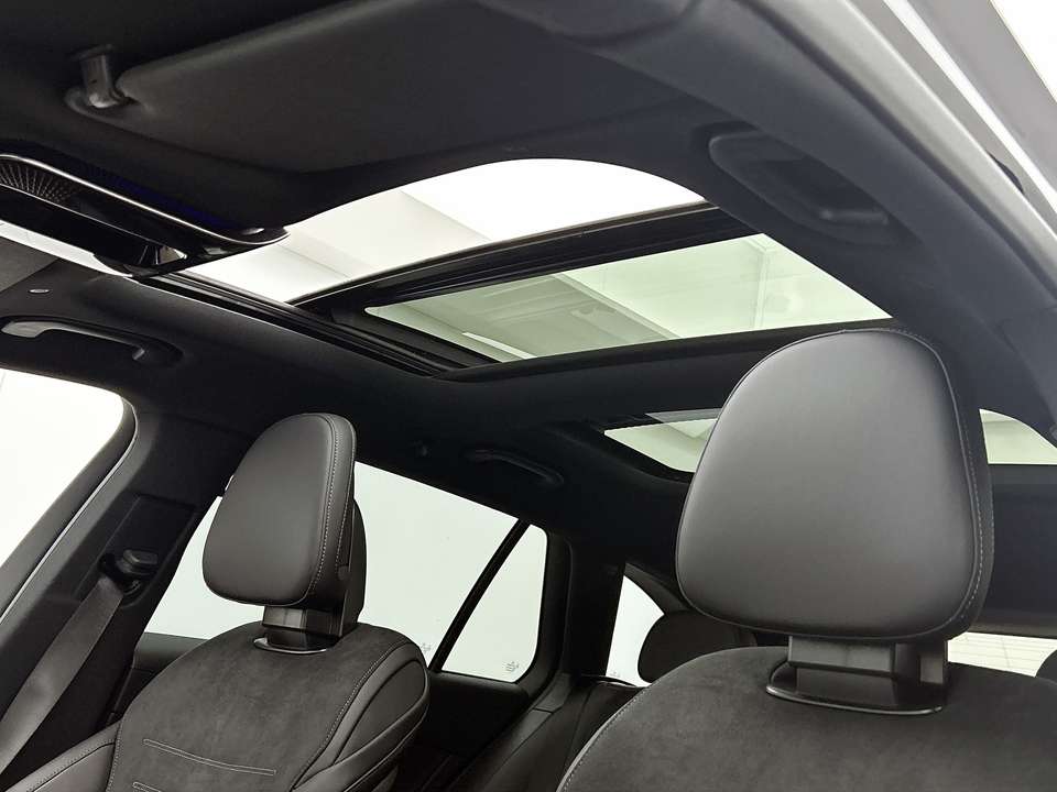 Mercedes-Benz C 300 - Imagem 12