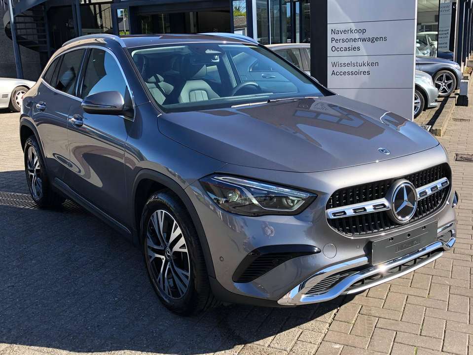 Mercedes-Benz GLA 180 - Imagem 1