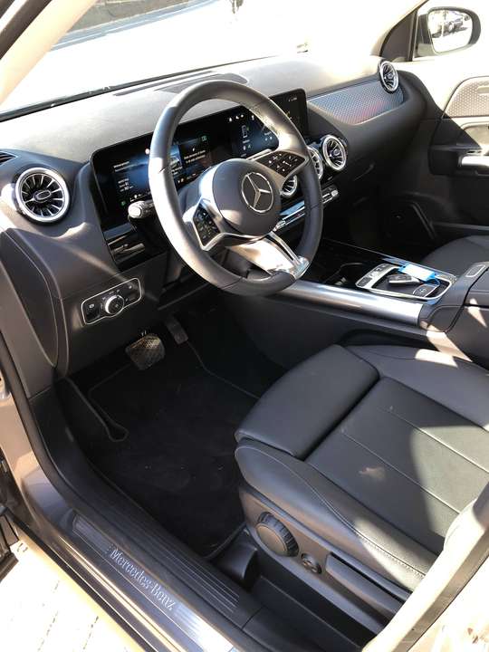 Mercedes-Benz GLA 180 - Imagem 9