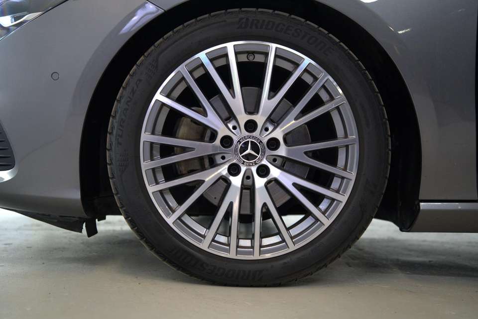 Mercedes-Benz CLA 180 - Imagem 13