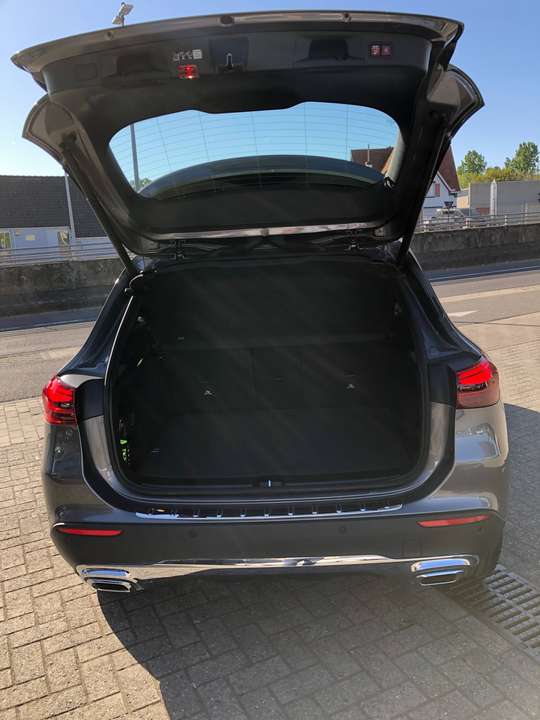 Mercedes-Benz GLA 180 - Imagem 12