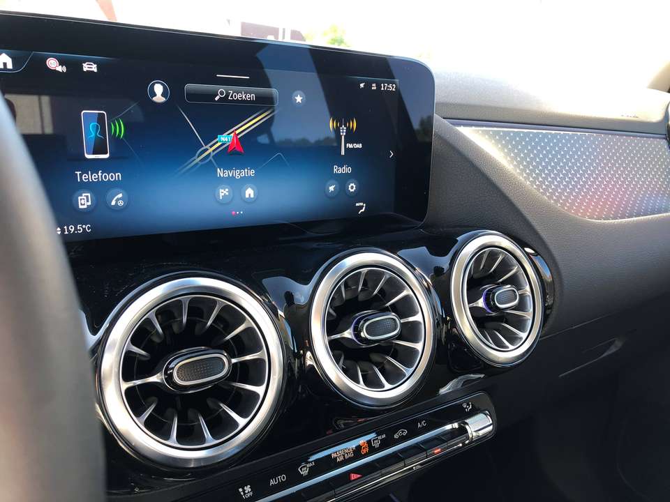 Mercedes-Benz GLA 180 - Imagem 15