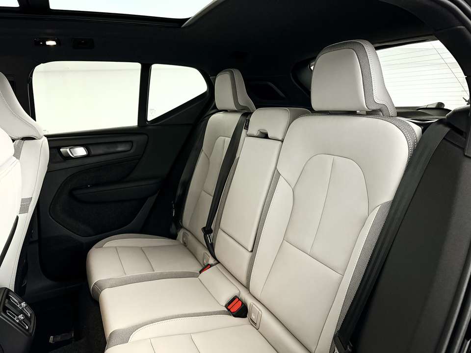 Volvo EX40 - Imagem 13