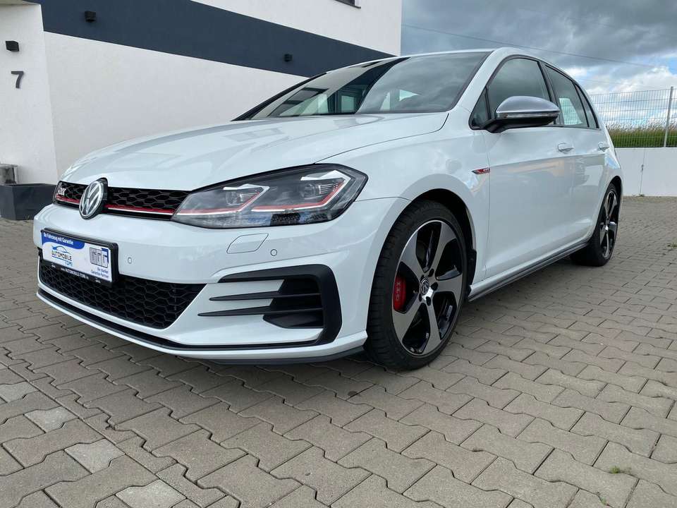 Volkswagen Golf - Imagem 1