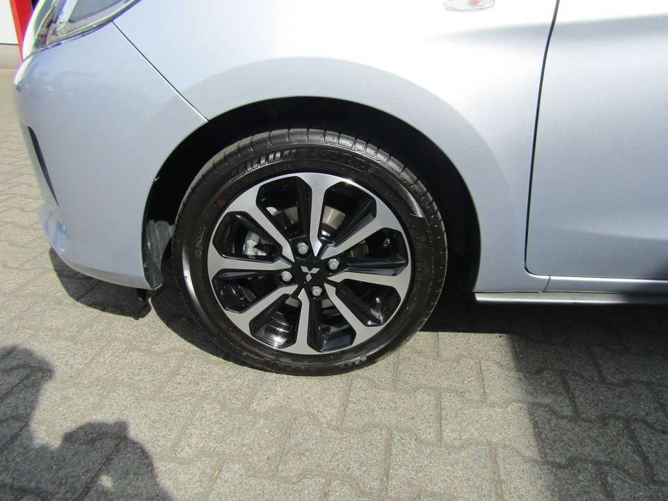 Mitsubishi Space Star - Imagem 8