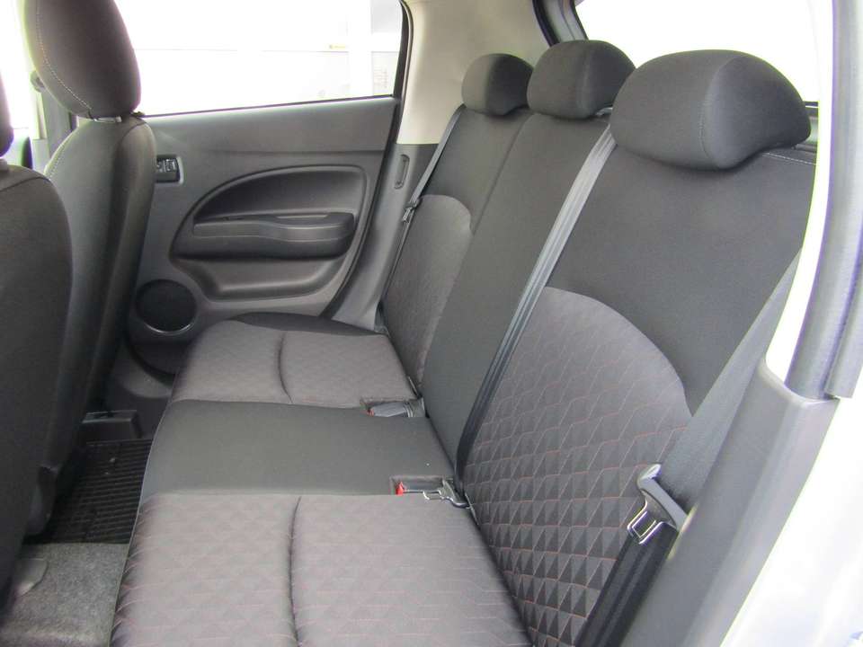 Mitsubishi Space Star - Imagem 13