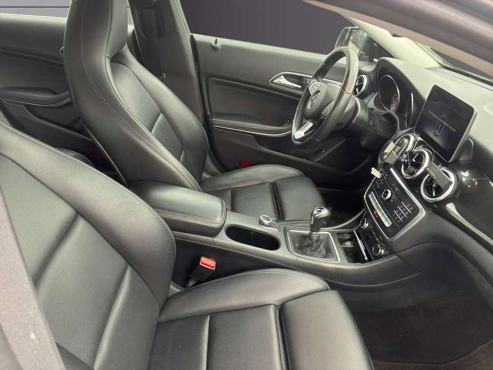 Mercedes-Benz CLA 200 - Imagem 9