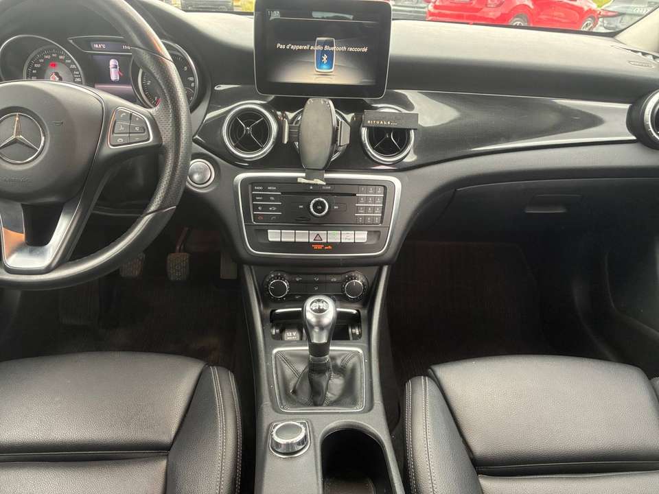 Mercedes-Benz CLA 200 - Imagem 11