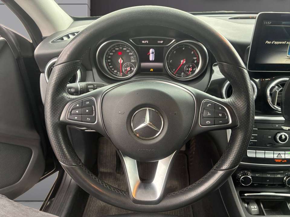 Mercedes-Benz CLA 200 - Imagem 12