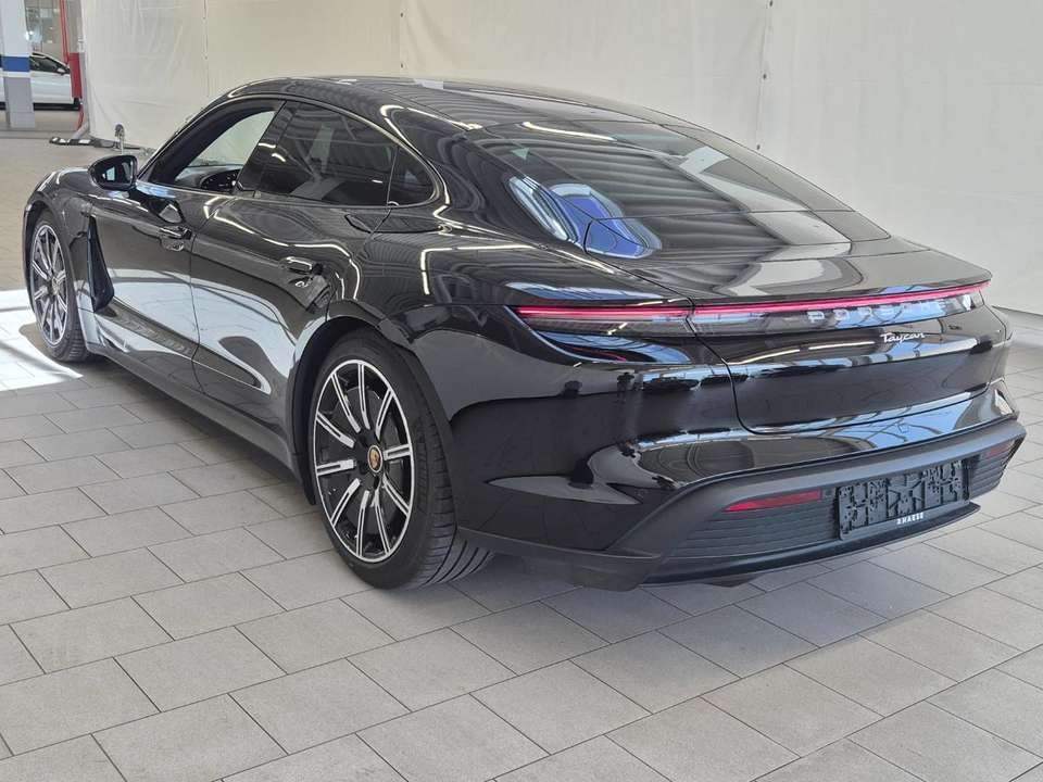 Porsche Taycan - Imagem 11
