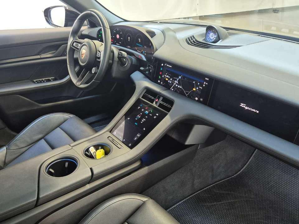 Porsche Taycan - Imagem 12
