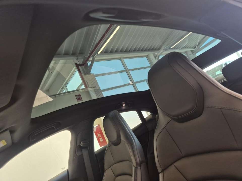 Porsche Taycan - Imagem 14