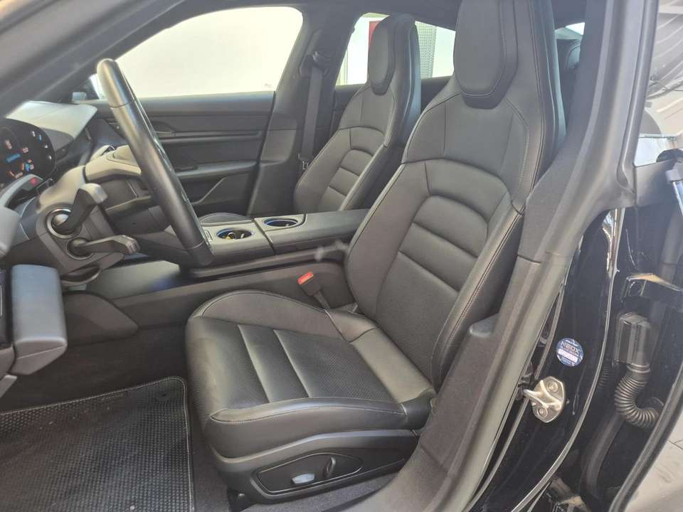 Porsche Taycan - Imagem 15