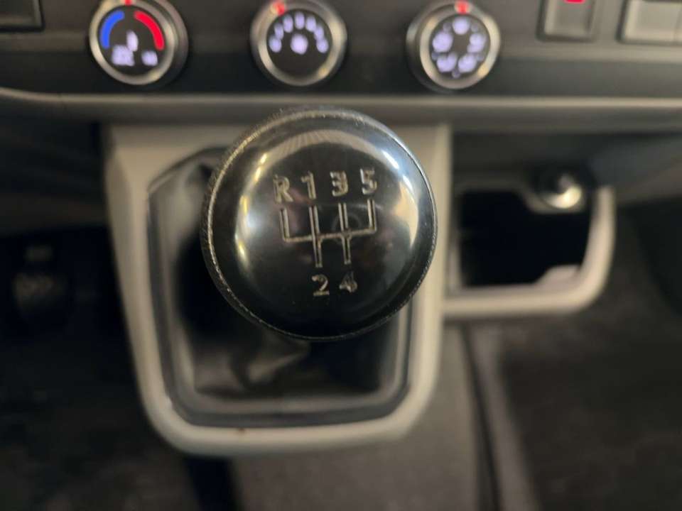 Volkswagen T6.1 Transporter - Imagem 13