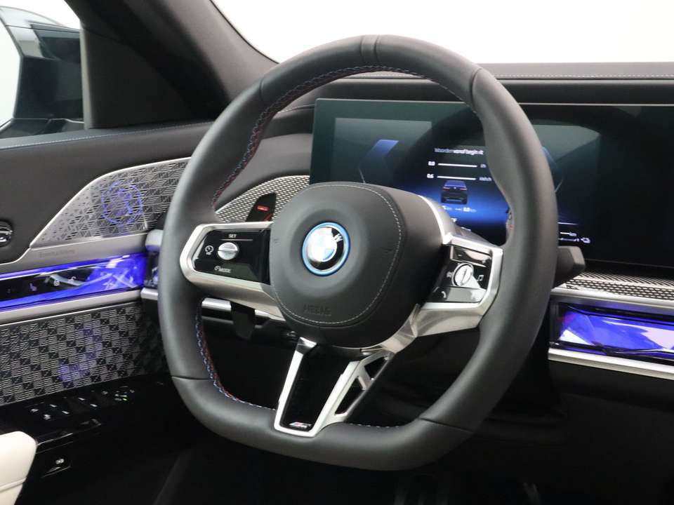 BMW 760 - Imagem 2