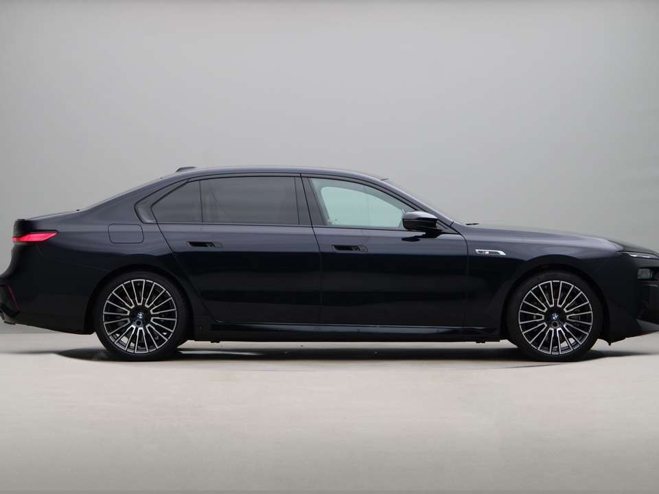 BMW 760 - Imagem 9
