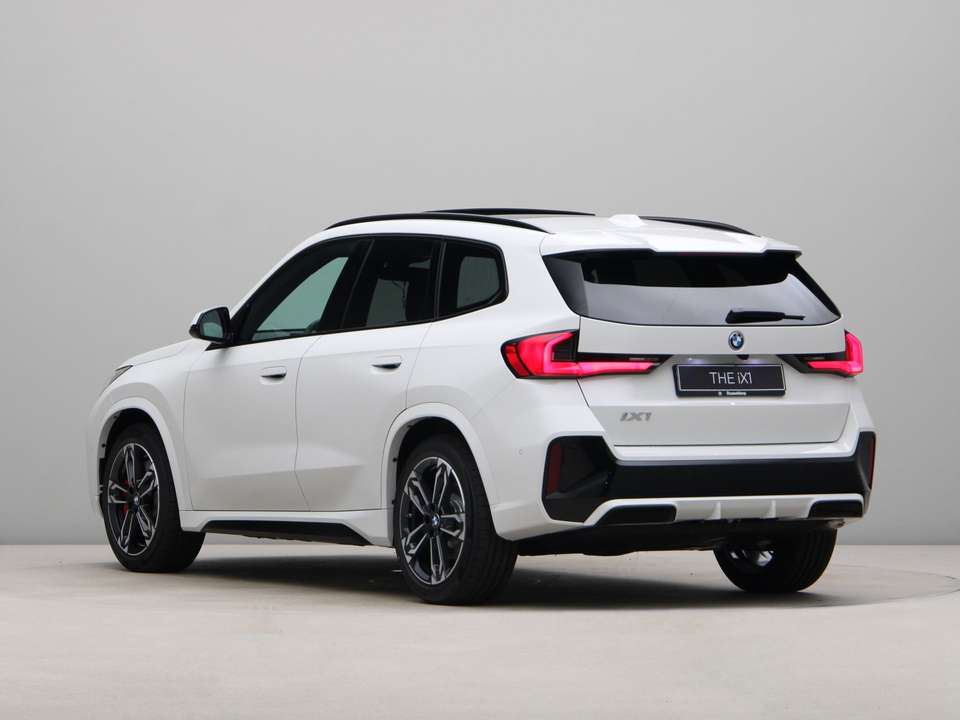 BMW iX1 - Imagem 11