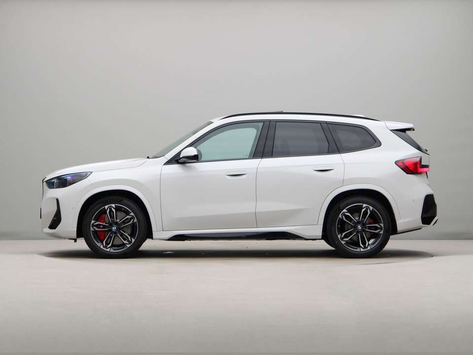 BMW iX1 - Imagem 12