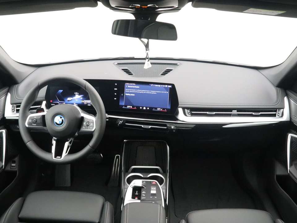 BMW iX1 - Imagem 13
