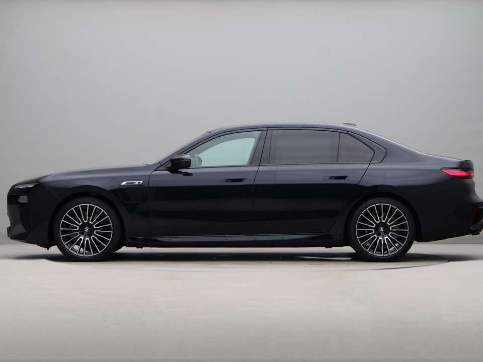 BMW 760 - Imagem 13