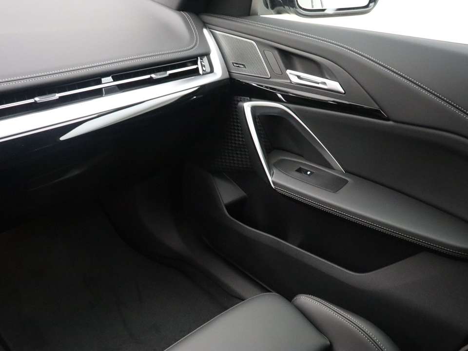 BMW iX1 - Imagem 15