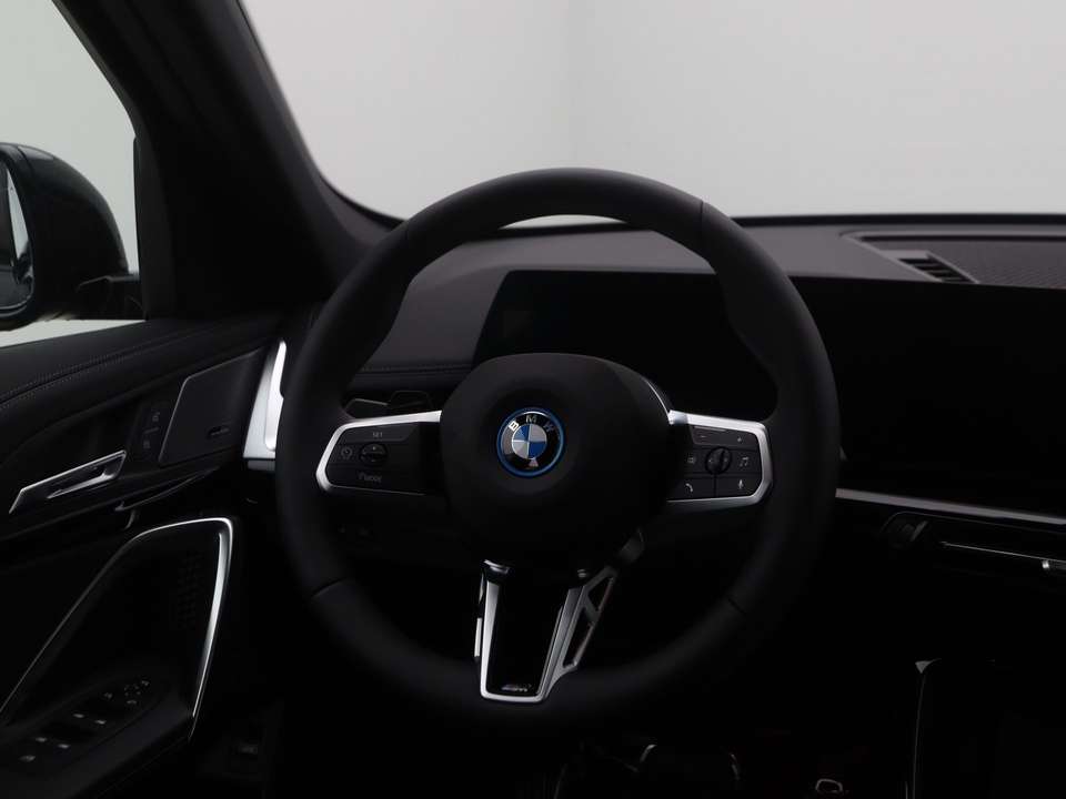 BMW iX1 - Imagem 2