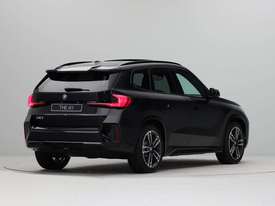 BMW iX1 - Imagem 8