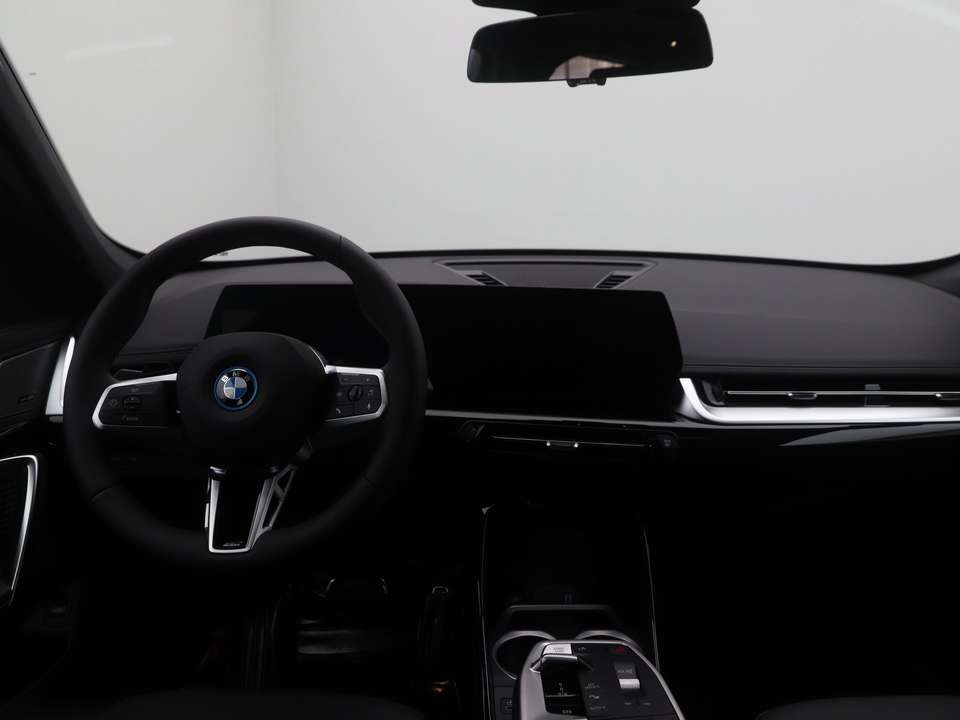 BMW iX1 - Imagem 12